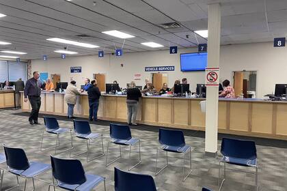 Los interesados en adquirir esta credencial reforzada deberán solicitar un turno en las oficinas del DMV (Archivo)