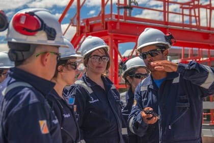 Los interesados en ocupar alguno de los puestos disponibles en la empresa de ingeniería y construcción podrán postularse a través del sitio oficial en el apartado correspondiente a estudiantes universitarios y graduados universitarios.