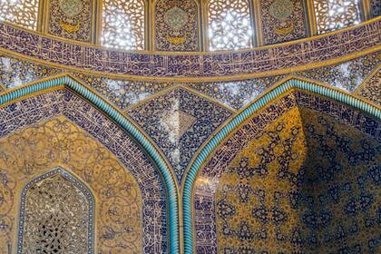 Los interiores de la Mezquita de Viernes de Isfahán muestran la evolución arquitectónica de este tipo de edificios en Irán
