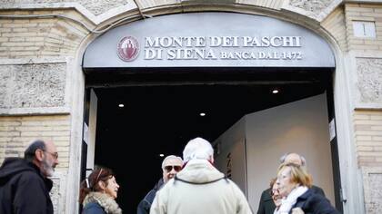 Los inversionistas temen que los bancos italianos, como Banca Monte dei Paschi di Siena, no tengan los recursos suficientes para sobrevivir una crisis.