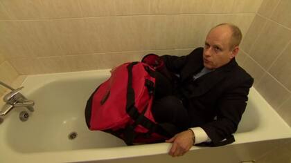 Los investigadores buscaron recrear la escena para tratar de entender si Gareth Williams se había colocado por su propia voluntad en el interior del bolso