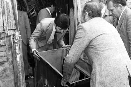 Los investigadores, durante la realización de una serie de allanamientos