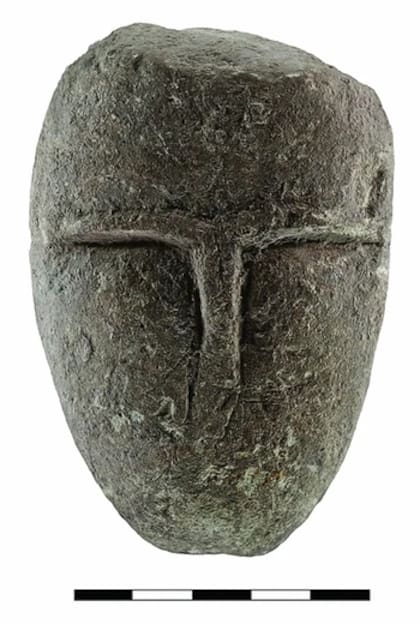 Los investigadores encontraron en 2017 una representación de un rostro humano de 12.000 años de antigüedad en el yacimiento de Nahal Ein Gev, en la laderas suroccidentales de los Altos del Golán