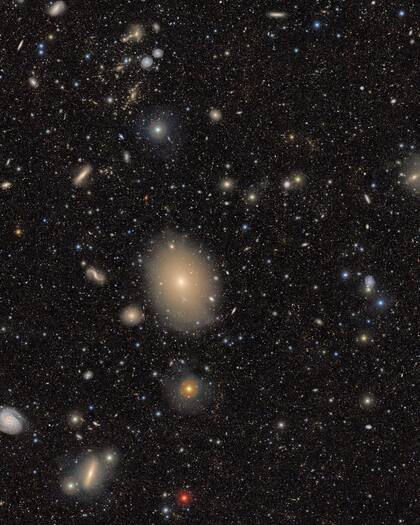 Los investigadores esperan que la cámara del observatorio pueda proporcionar pistas sobre esta entidad esquiva junto con otra llamada energía oscura