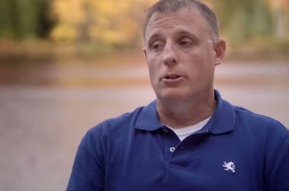 Los investigadores nunca fueron tras la pista de John Jones, policía y ex de Cyrus, con quien salía cuando ella comenzó a ver a Hillary