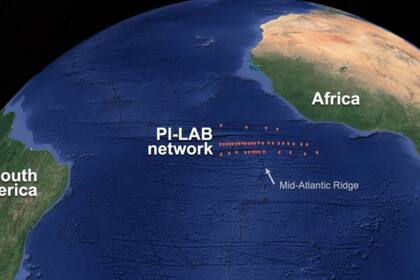 Los investigadores sumergieron 39 sismógrafos en una zona de la dorsal Mesoatlántica