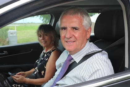 Los invitados a la boda, amigos, políticos y familiares. La novia recorrió el camino hacia el altar acompañada, en el primer tramo, por amigos de su padre que falleció este año. "Nunca fui Susanita, pero sí tenía la ilusión de que, si me casaba, quería que me entrara mi papá. Cuando murió, me hundí. Pero le dije a Horacio que quería seguir adelante", comentó Milagros