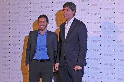 El secretario de Asuntos Políticos e Institucionales, Adrián Pérez (derecha)