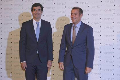 El gobernador de Salta, Juan Manuel Urtubey (izquierda)