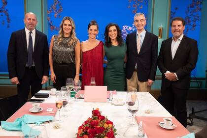 Los invitados del domingo 17 de marzo al programa Almorzando con Juana: Waldo Wolff, Carolina Losada, Nelson Castro, Roxy Vázquez y Claudio Zuchovicki