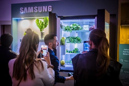 Los invitados descubrieron cada función del nuevo producto de la línea Bespoke AI de Samsung.