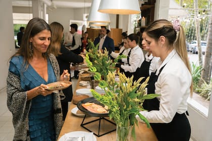 Los invitados
disfrutaron un menú de
pescados, carnes rojas y
vegetales. “Quería ofrecer
comida tradicional de
nuestro país, simple y rica”,
cuenta el chef.