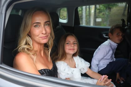 Los invitados llegan a la boda. El banquete en la fiesta estuvo a cargo del Sofitel La Reserva Cardales y contó con bondiola en cocción lenta con vegetales y salsa de mostaza como plato principal y crème caramel con salsa toffee de pomelo y helado de dulce de leche, de postre