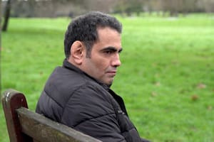 Me burlé en YouTube del líder saudita y entonces me hackearon el teléfono y me dieron una paliza en Londres