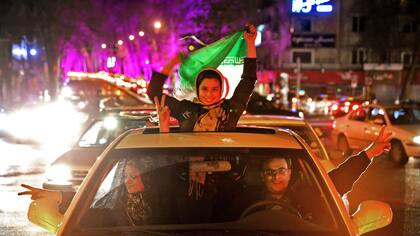 Los iraníes celebraron en las calles el año pasado la firma del acuerdo con las potencias internacionales