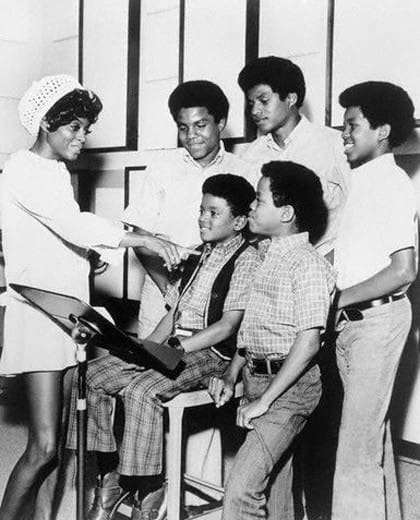 Los Jackson Five junto a Diana Ross, mentora del grupo.