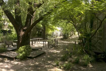 Los jardines de una ex productora de cine marcan la diferencia en La Usina Co Work, donde se podrá trabajar al aire libre