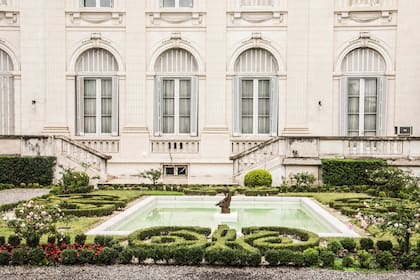 Los jardines del Palacio Errázuriz son de estilo francés, al igual que su arquitectura.