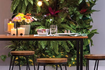 Los jardines verticales son una buena alternativa para sumar verde al interior de tu casa