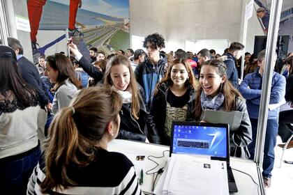 Los jóvenes acercaron sus CV a los stands