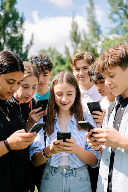 Los jóvenes en la actualidad están acostumbrados a la inmediatez (Foto: Gemini)