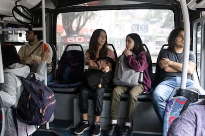 Los jóvenes entre 13 y 17 años con Cuenta DNI pueden acceder a un reintegro del 100 por ciento en viajes en transporte público, con un topo semanal de $2000 