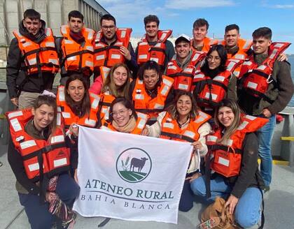 Los jóvenes integrantes del Ateneo Rural de Bahía Blanca