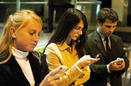 Los grupos demográficos más jóvenes (como Gen Z y Millenials) pueden ser más vulnerables a los riesgos asociados al nuevo servicio y, como resultado, acabar acumulando deudas