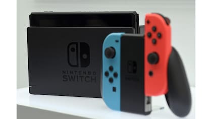 Los joy-con, como los llama Nintendo, pueden usarse por separado o unidos para formar un gamepad clásico