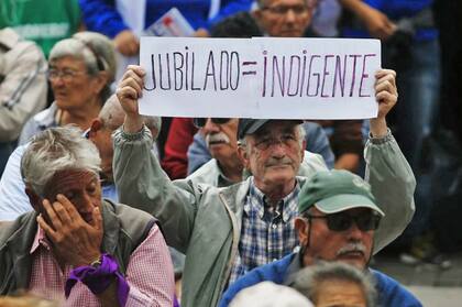 Los jubilados se acercaron a los tribunales para esperar el fallo