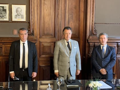 Los jueces de la CNE Santiago Corcuera, Alberto Dalla Vía y Daniel Bejas