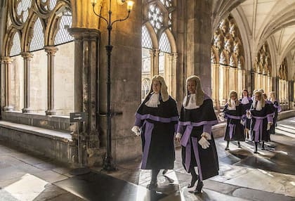 Los jueces de la Corte Suprema ingresan a la abadía de Westminster para celebrar el inicio del año legal.