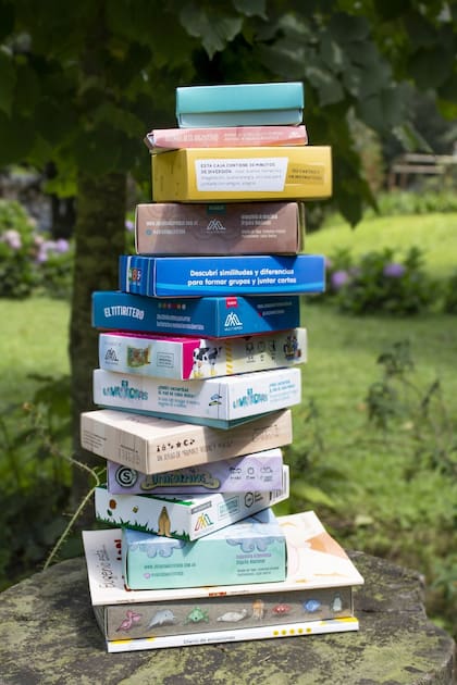 Los juegos de Multiverso, explican sus creadoras, buscan ser "de bolsillo y fáciles de transportar" para "jugar siempre que se tenga un ratito"