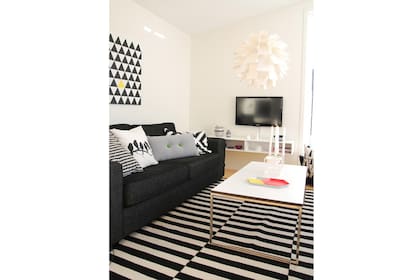 Los juegos geométricos son el recurso principal en este living actual