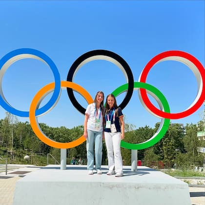 Los Juegos Olímpicos fueron una buena ocasión para que la princesa de Asturias y la infanta de España se mostraran al natural ante su pueblo y se codearan con jóvenes del resto del mundo