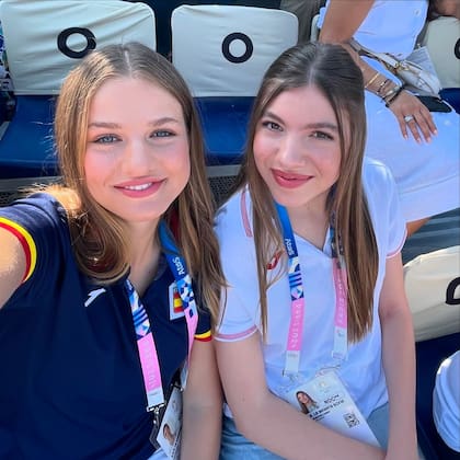 Los Juegos Olímpicos fueron una ocasión especial para que las hijas de Felipe VI de España pudieran empezar a codearse con otros referentes internacionales de manera relajada. La princesa de Asturias y la infanta Sofía alentaron al equipo español y visitaron a los deportistas en la Villa Olímpica