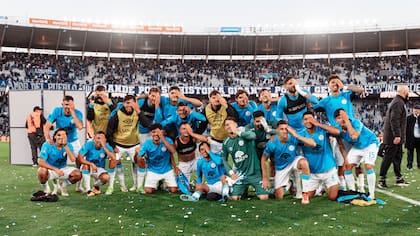 Los jugadores de Belgrano y el festejo "pirata" luego de ganarle el clásico a Talleres y clasificarse a los cuartos de final del Apertura 2026