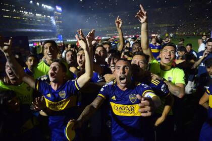 Los jugadores de Boca festejan el título de la Superliga en la Bombonera.