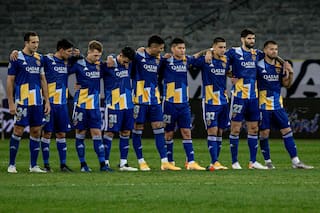 Boca, obligado a armar un equipo nuevo y a jugar desde afuera: la pelota la tienen otros