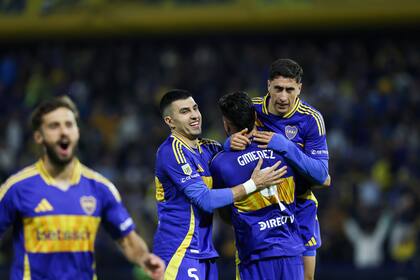 Los jugadores de Boca Juniors festejan el pase a cuartos de la Liga Profesional Argentina 2025.