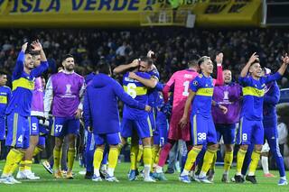 Los jugadores de Boca y Battaglia cantaron de felicidad con la gente en la Bombonera