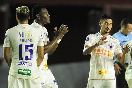 Los jugadores de Fortaleza se lamentan: perdieron ante Independiente después de fallar muchas situaciones de gol