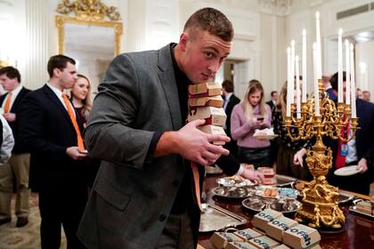 Los jugadores de fútbol americano de la universidad Clemson fueron invitados a un banquete de comida rapida en la Casa Blanca