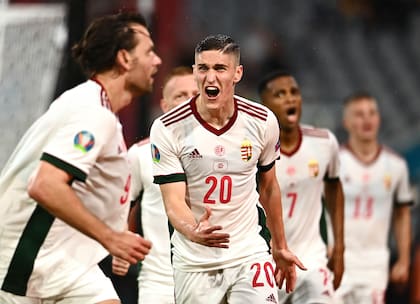 Los jugadores de Hungría celebran anotar el primer gol de su equipo durante el partido del grupo F del campeonato de fútbol de la Eurocopa 2020 entre Alemania y Hungría en el Allianz Arena en Múnich, Alemania, el miércoles 23 de junio de 2021