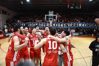Los jugadores de Instituto festejan la clasificación para la final de la Liga Nacional; hace dos años el club cordobés fue el campeón, por única vez... por ahora.