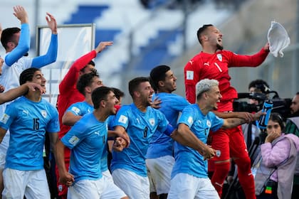 Los jugadores de Israel festejan la clasificación a semifinales del Mundial Sub 20, luego de derrotar 3 a 2 a Brasil