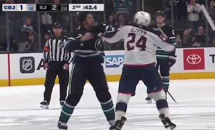 Los jugadores de la NHL podrán golpearse con una sola mano y con la otra sostener la remera de su rival