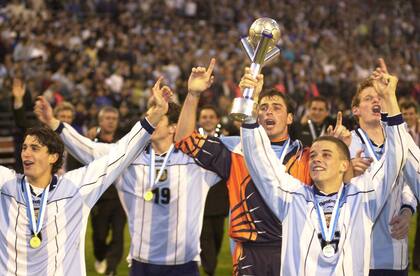 Los jugadores de la selección argentina Sub 20 festejan la obtención del Mundial de 2001.