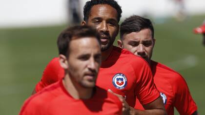 Los jugadores de la selección chilena, durante un entrenamiento en el complejo Juan Pinto Duran