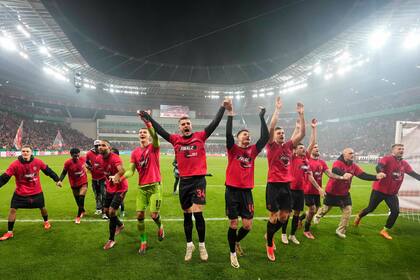Los jugadores de Leverkusen regalan un triunfo en la Bundesliga a su hinchada en el BayArena